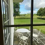 Nyaraló Manor House Overlooking Fields And Garden *
