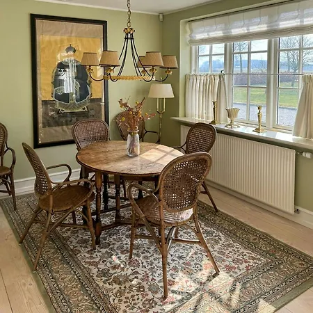 Manor House Overlooking Fields And Garden Casa vacanze