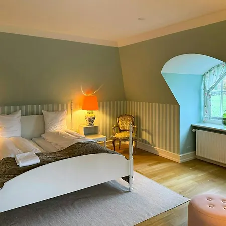 Manor House Overlooking Fields And Garden Casa vacanze *