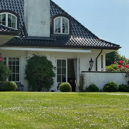 Manor House Overlooking Fields And Garden 度假居 Ringe