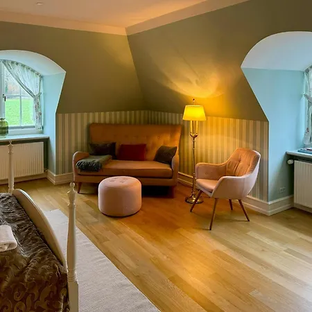 度假居 Manor House Overlooking Fields And Garden