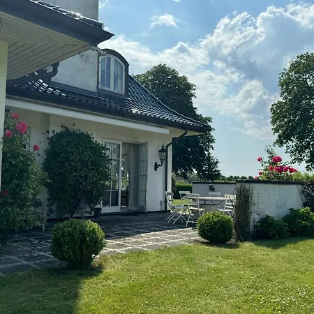 Manor House Overlooking Fields And Garden Nyaraló *