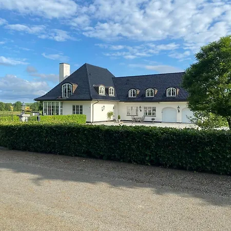 Manor House Overlooking Fields And Garden Ringe