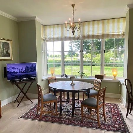 Manor House Overlooking Fields And Garden Casa vacanze *
